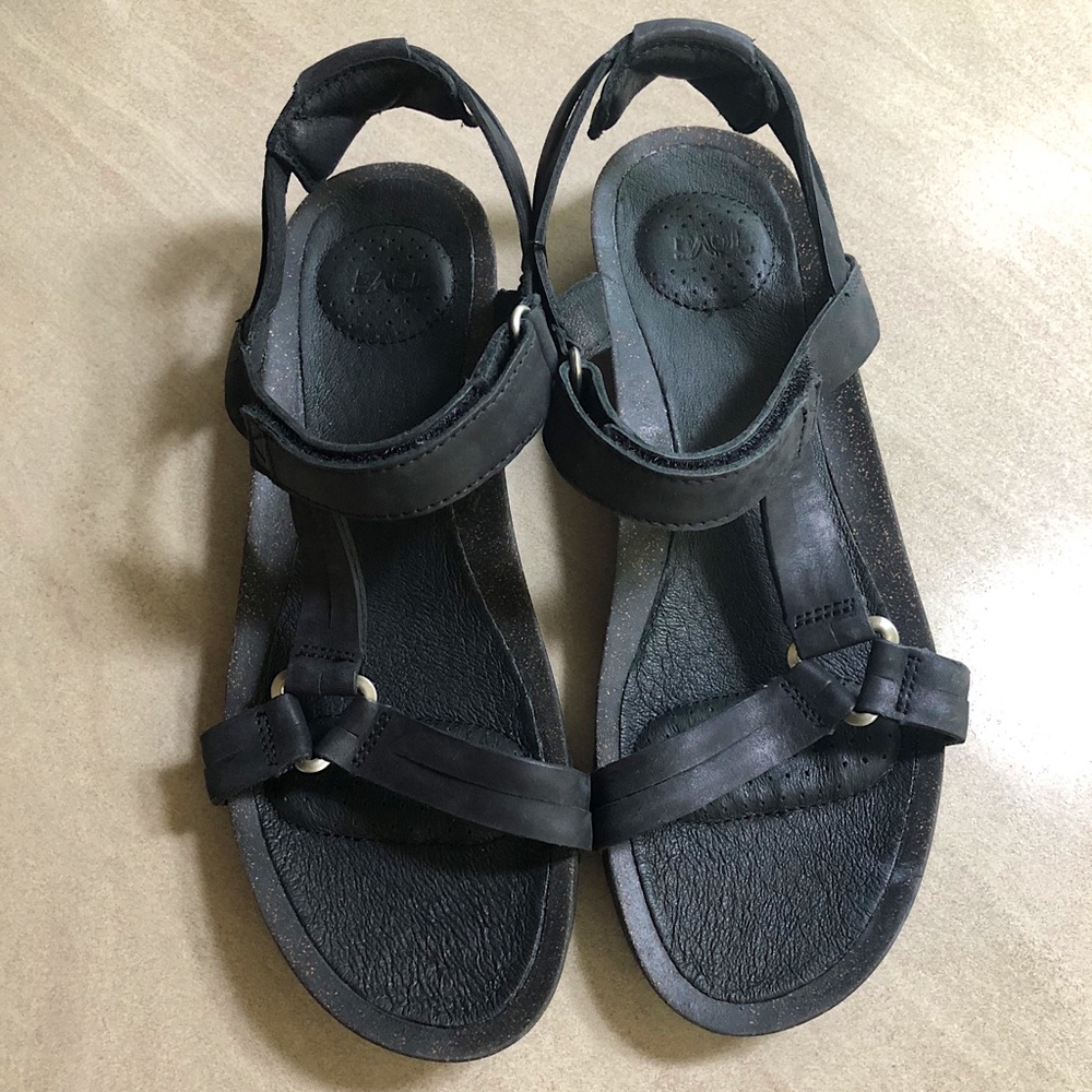 Teva Ysidro Universal Women’s Leather Sandal
